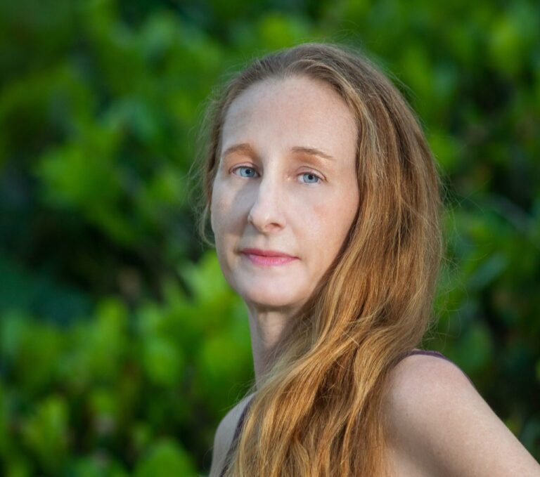 Anjebenay (Anji Müller) – Glücksdrachen. White Dragon Rising!